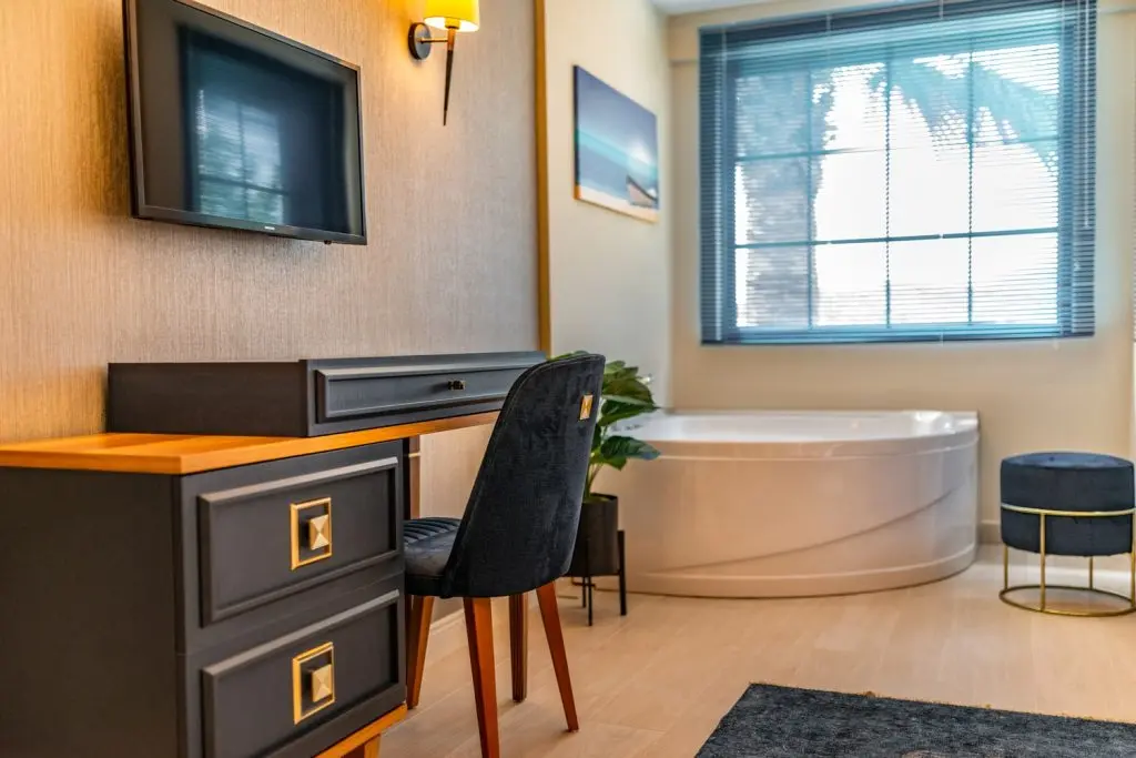 Jacuzzi tub